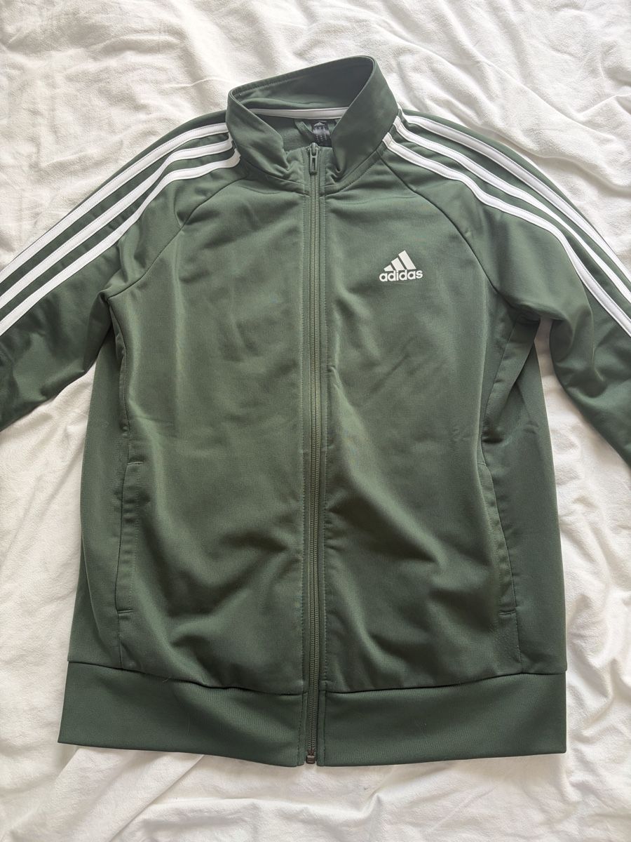 Adidas Jacken: Adidas Trainerjacke- Grösse M – Gebraucht aus Aarberg von nin_zzw5
