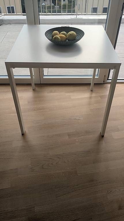 Tavoli: Weisser Ikea Tisch – Usato da Zürich venduto da nat_zjl8 1