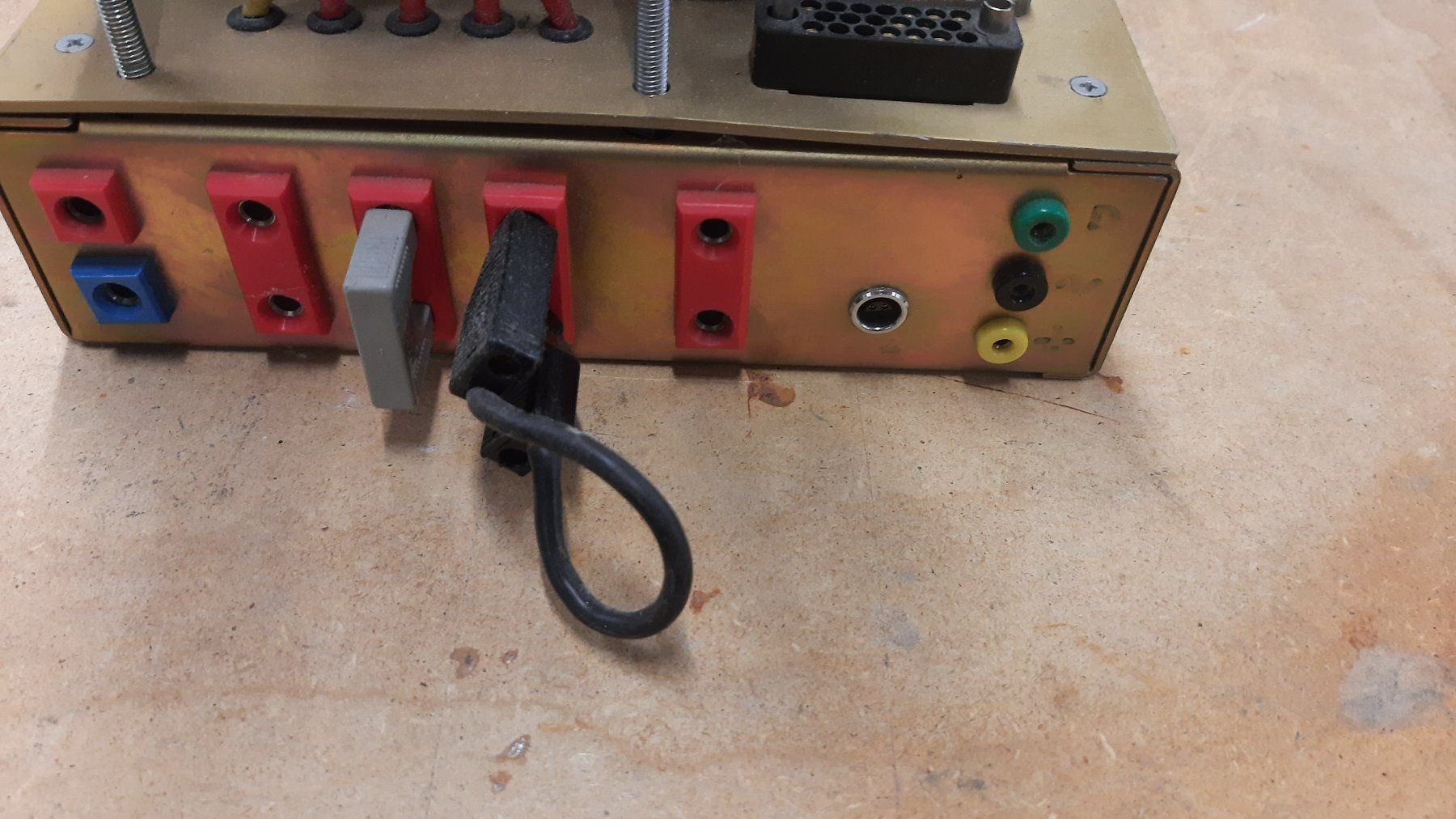 Componenti elettronici: assemblage de 4 condensateurs haute tension 35uF 2kV – Usato da Attalens venduto da Gmsa68 5