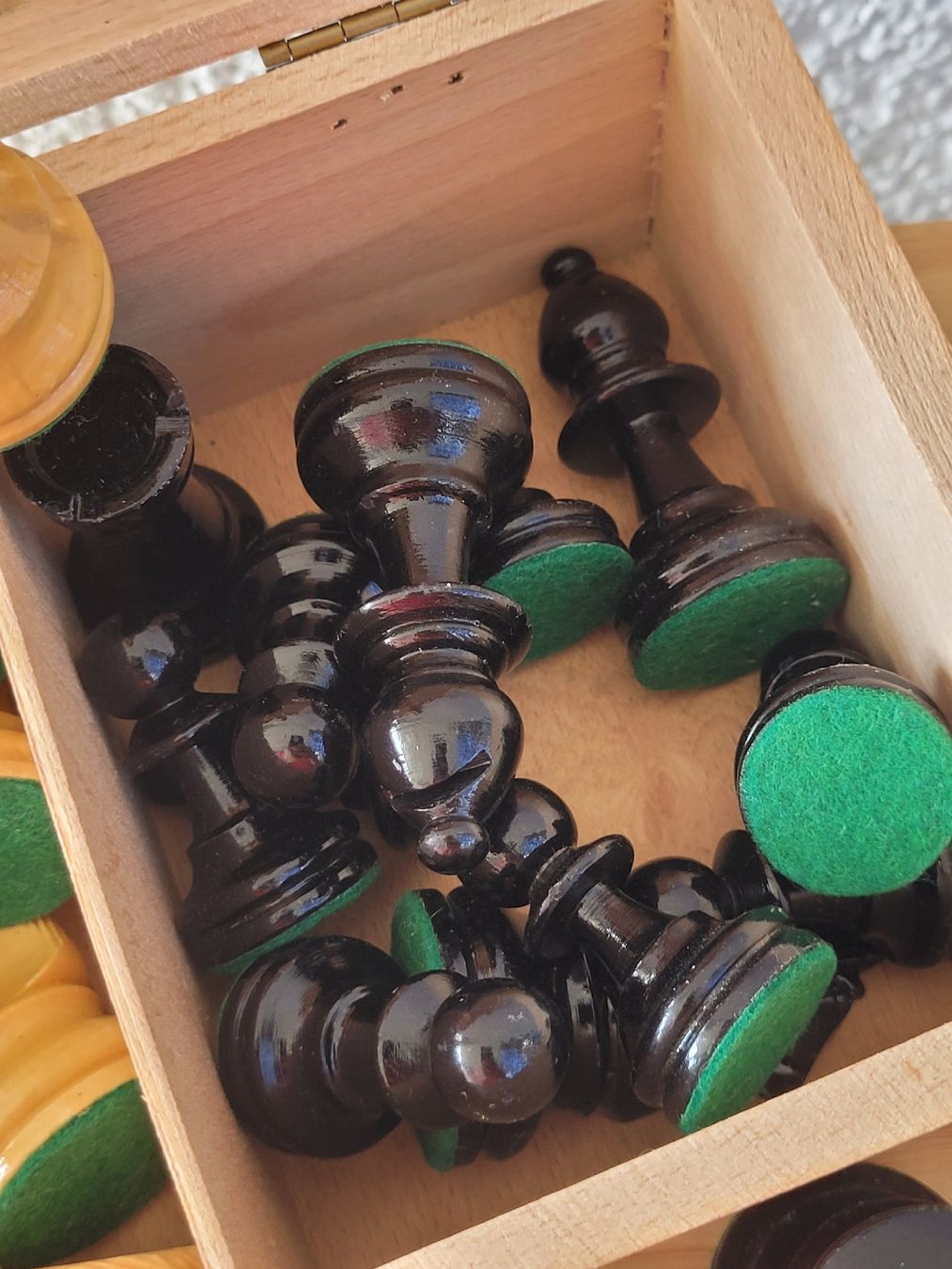 Giochi: Wunderschöne Vintage Schachfiguren Holz mit Samtbödeli – Usato da Buttikon SZ venduto da Renco 3