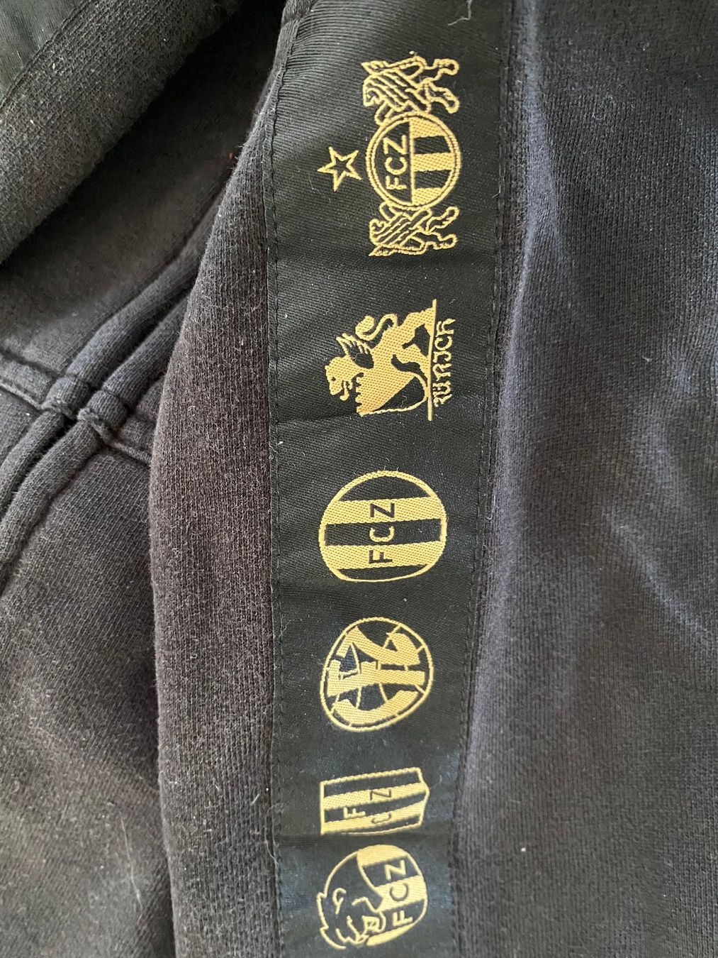 FCZ Pulls et sweat-shirts: FCZ-Pullover / -Hoodie "125 Jahre" – D'occasion à Zürich par fluver 2
