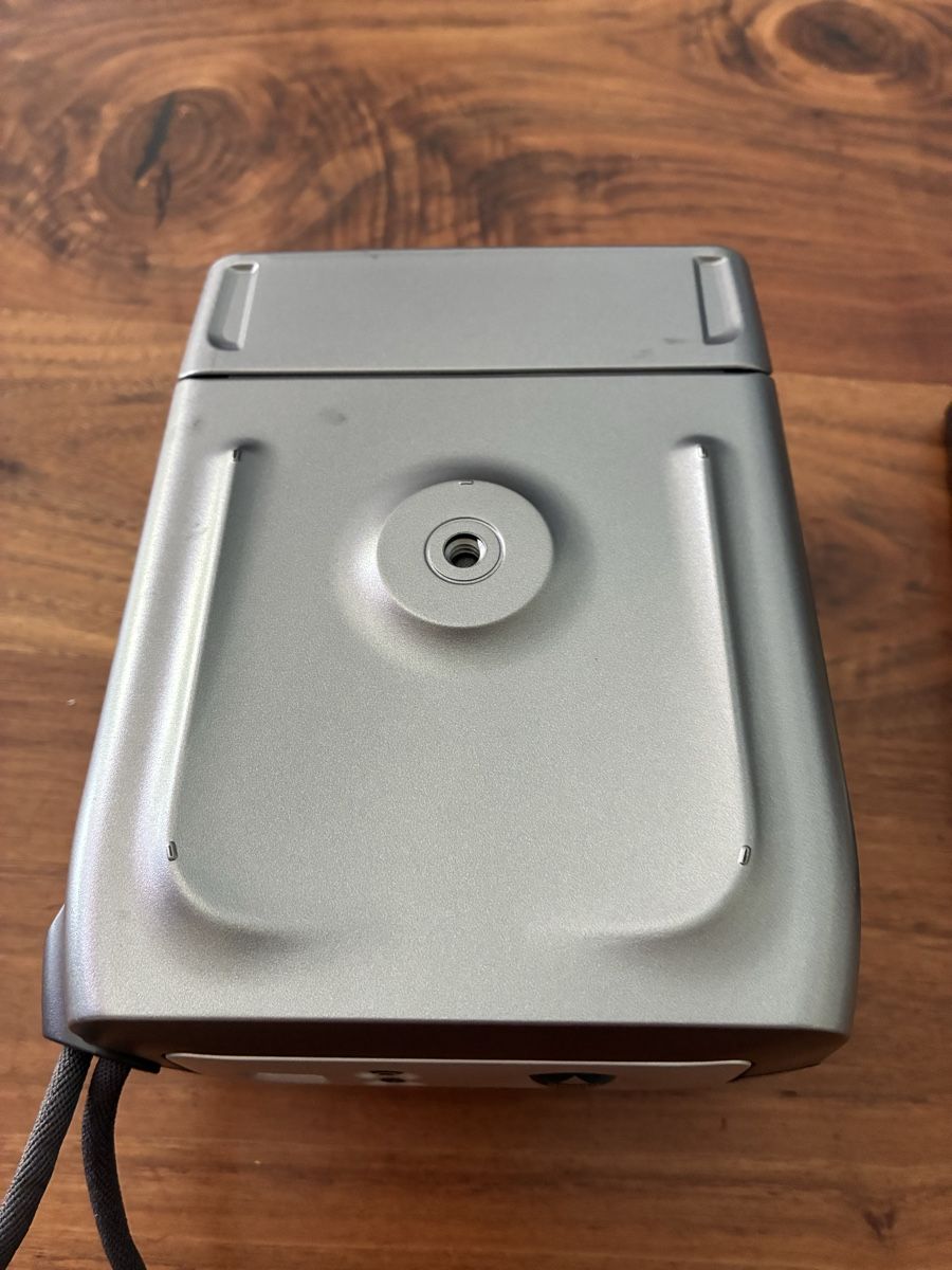 Polaroid Kamera: Polaroid One600 – Defekt aus Zürich von Sylvie0011 3