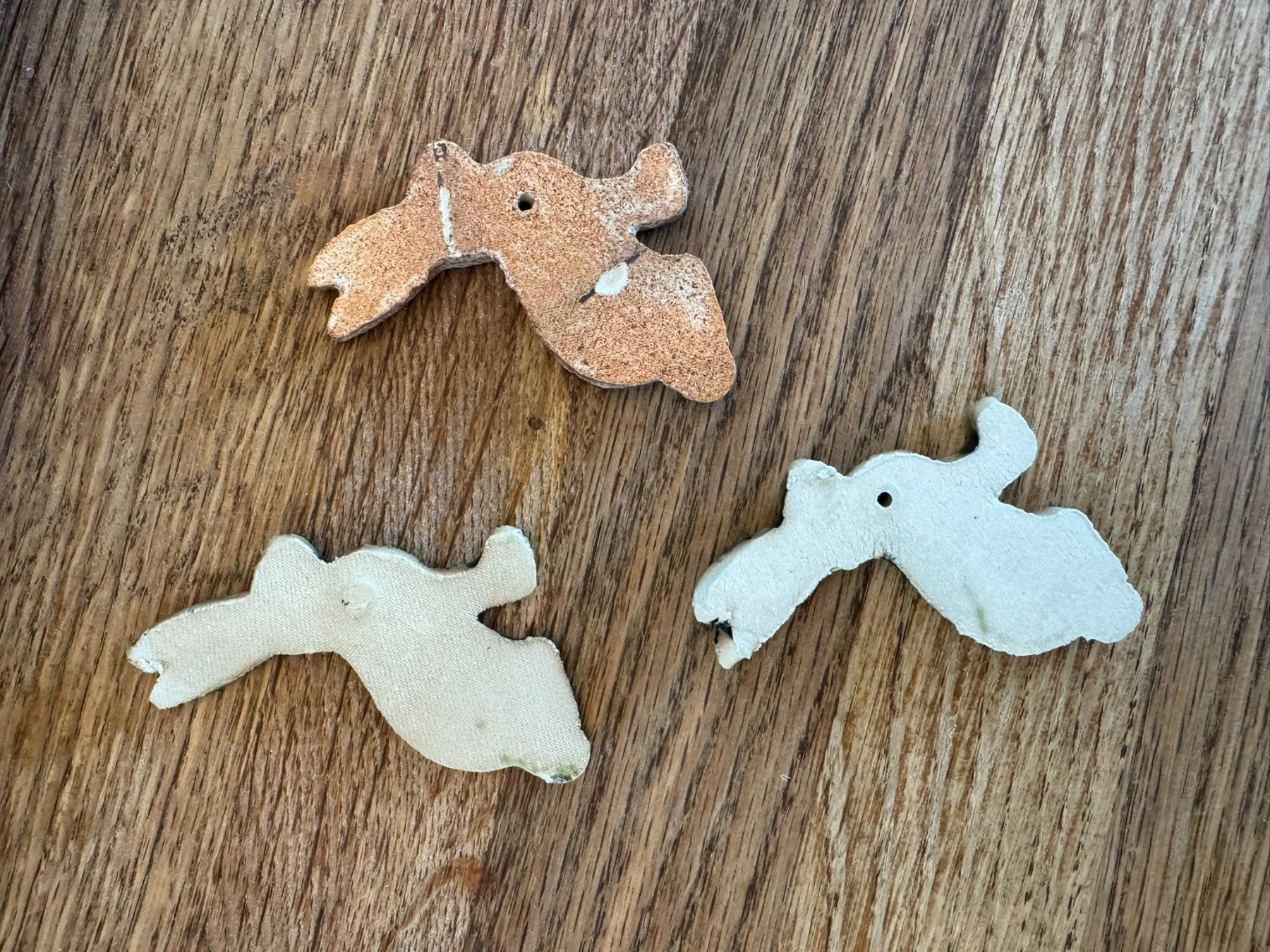 Tutte le decorazioni: 3 Hasenanhänger aus Keramik – Usato da Esslingen venduto da DrBootje 2