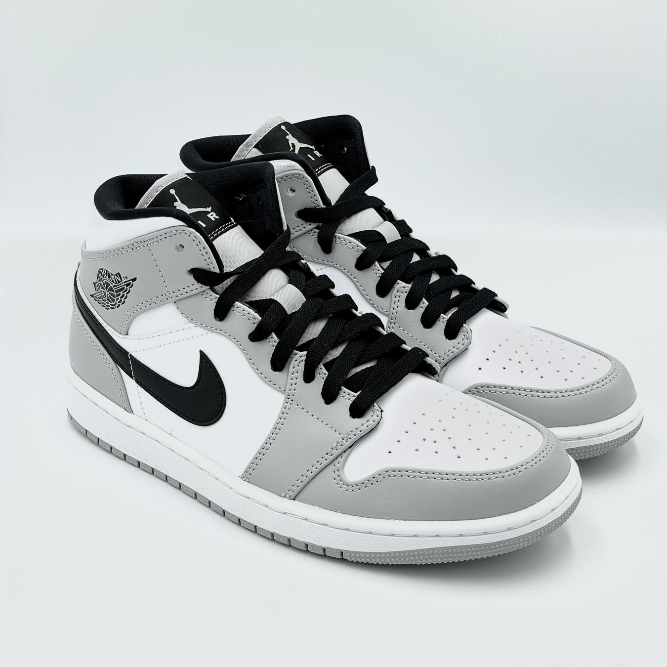Jordan Scarpe da uomo: Jordan 1 Mid Light Smoke Grey EU 42.5 – Nuovo e nell'imballaggio originale da Erlinsbach venduto da sasneakers