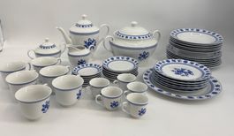Komplettes Porzellan Geschirr-Set, Vintage Stil, von Va Bene