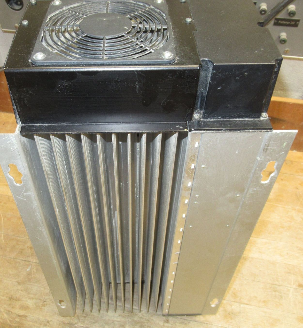 Danfoss Componenti elettronici: Danfoss VLt 8000 AQUA-Frequenzumformer – Usato da Männedorf venduto da livesteam 4