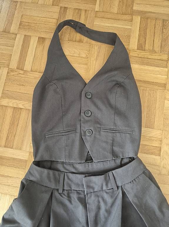 Jumpsuits: Grauer Jumpsuit – Neu und originalverpackt aus Ettingen von mus_qx88
