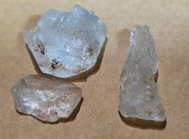 118,7 ct Topazes brutes 3 pcs