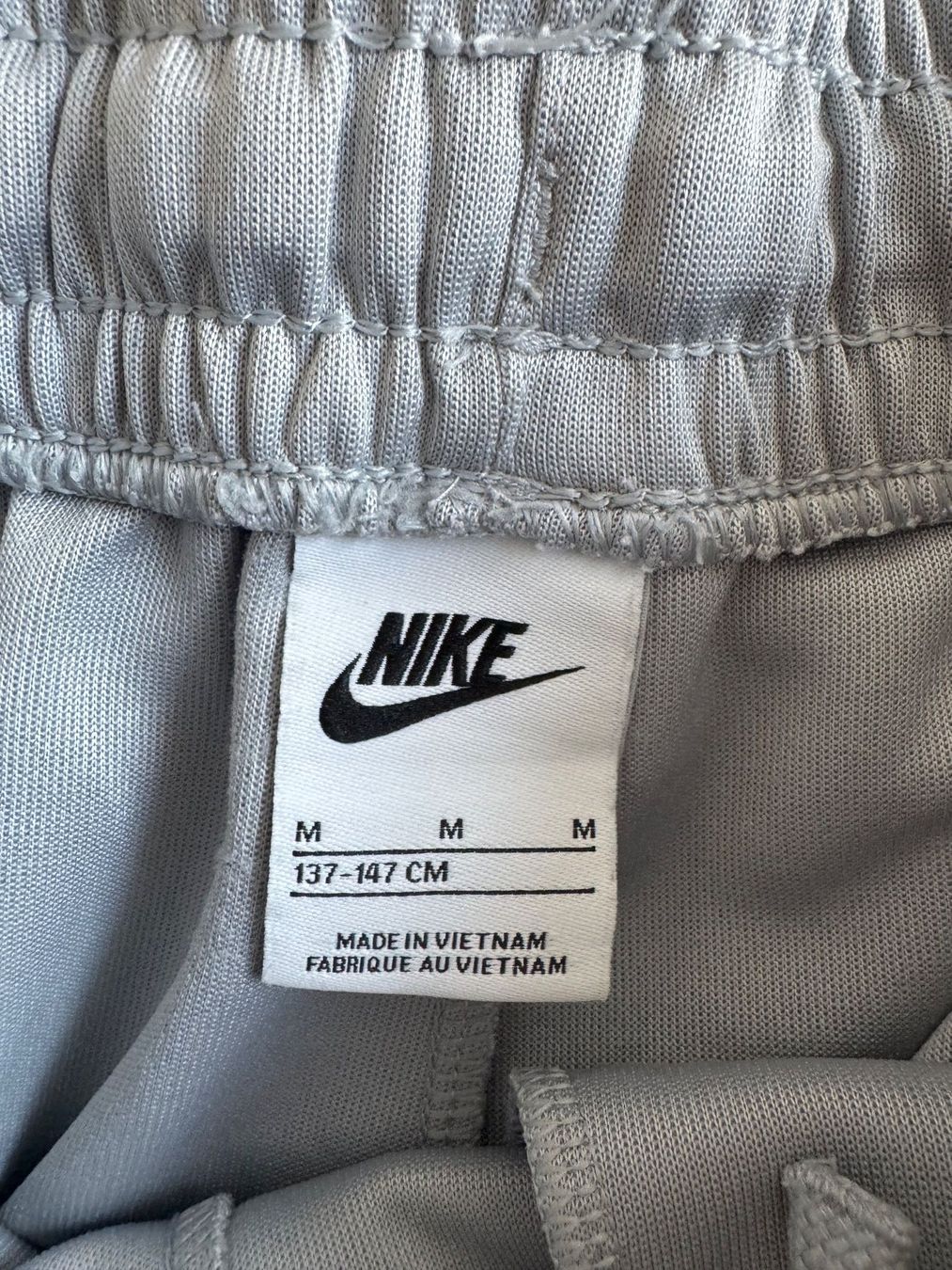 Nike Pantaloni: Short Nike gris taille M – Usato da Chatelaine venduto da lae_7h8n 3