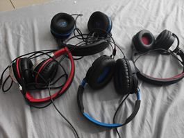 4 Kopfhörer (JBL, Turtle Beach, Kappa und Artix)