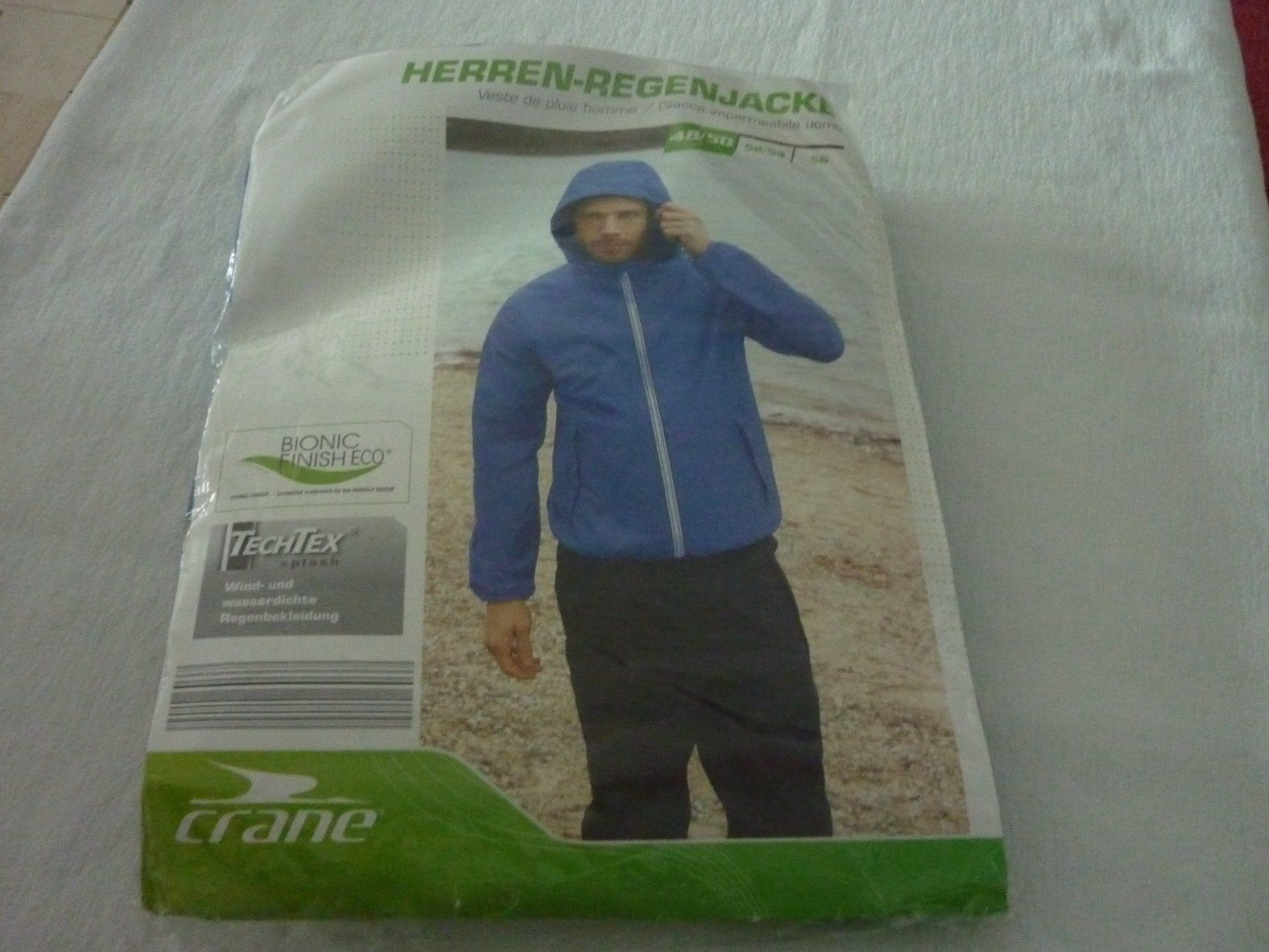 Jacken: Regenjacke – Neu und originalverpackt aus Vaduz von red94angel