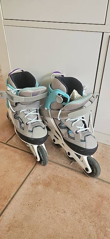 Pattini in linea & Pattini a rotelle: Roller enfant évolutif Decathlon et set protection – Usato da Daillens venduto da Virginie1306 3