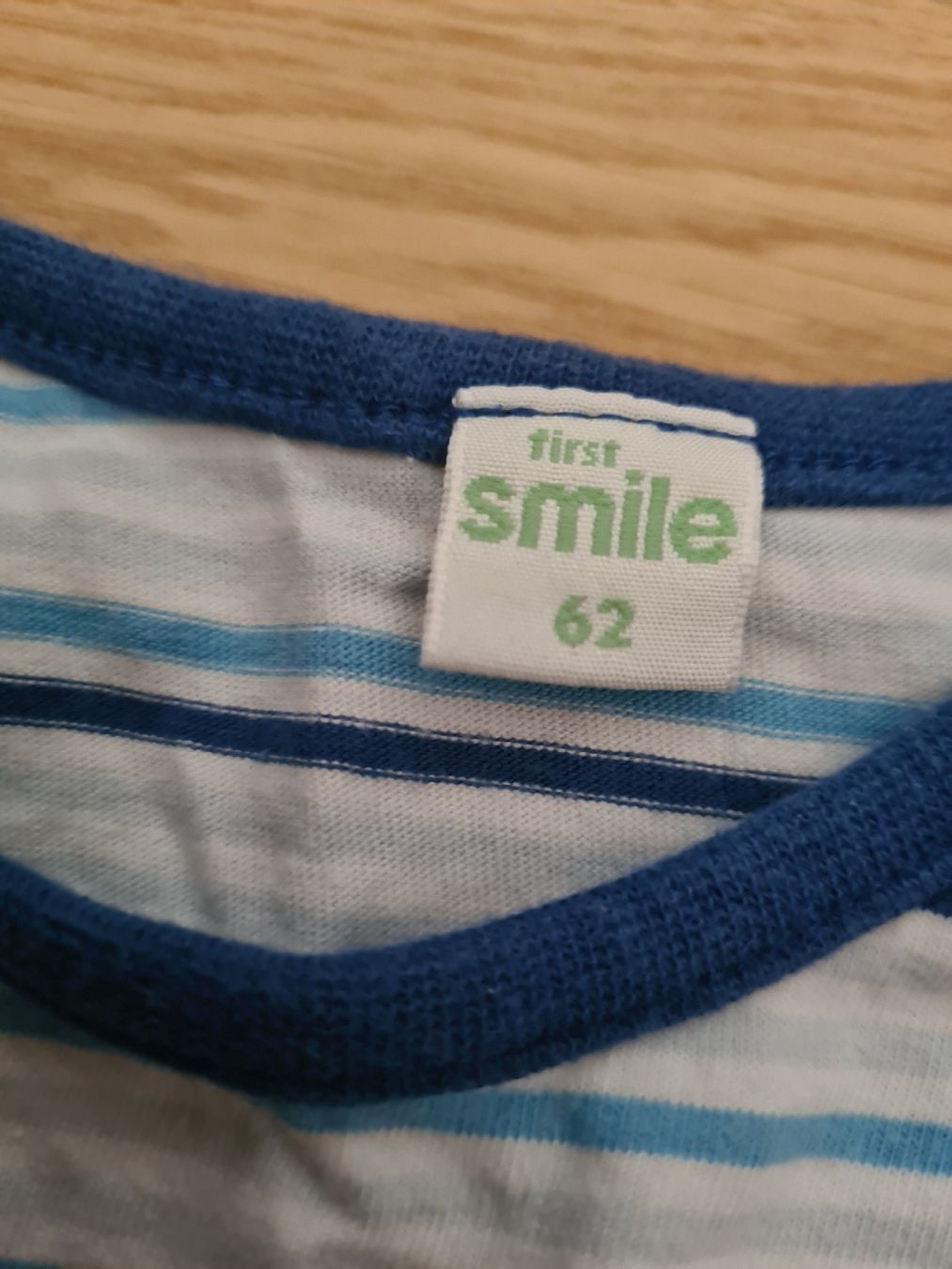 Hemden, T-Shirts & Polos: T-Shirt gestreift Grösse 62 – Gebraucht aus Horw von Mirii91 2