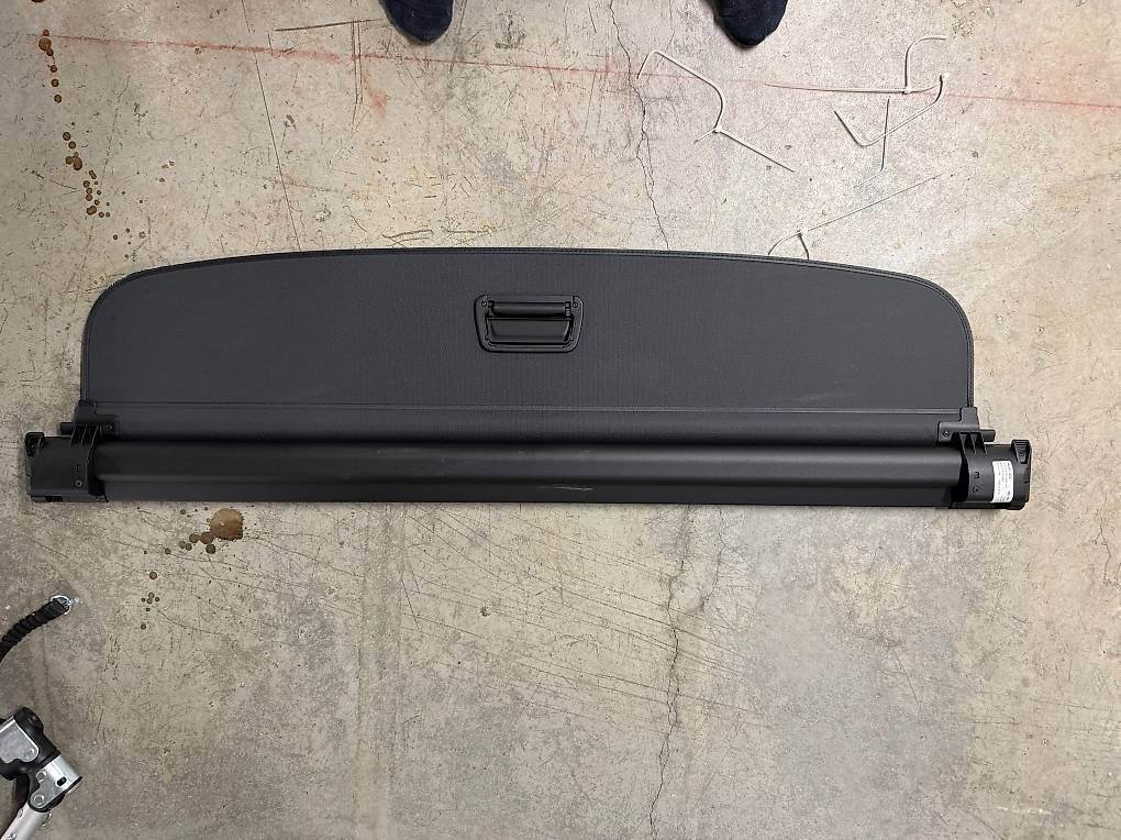 Audi Alle Autoersatzteile: Original Audi e-tron Gepäckraumabdeckung – Gebraucht aus Horw von Mred 1