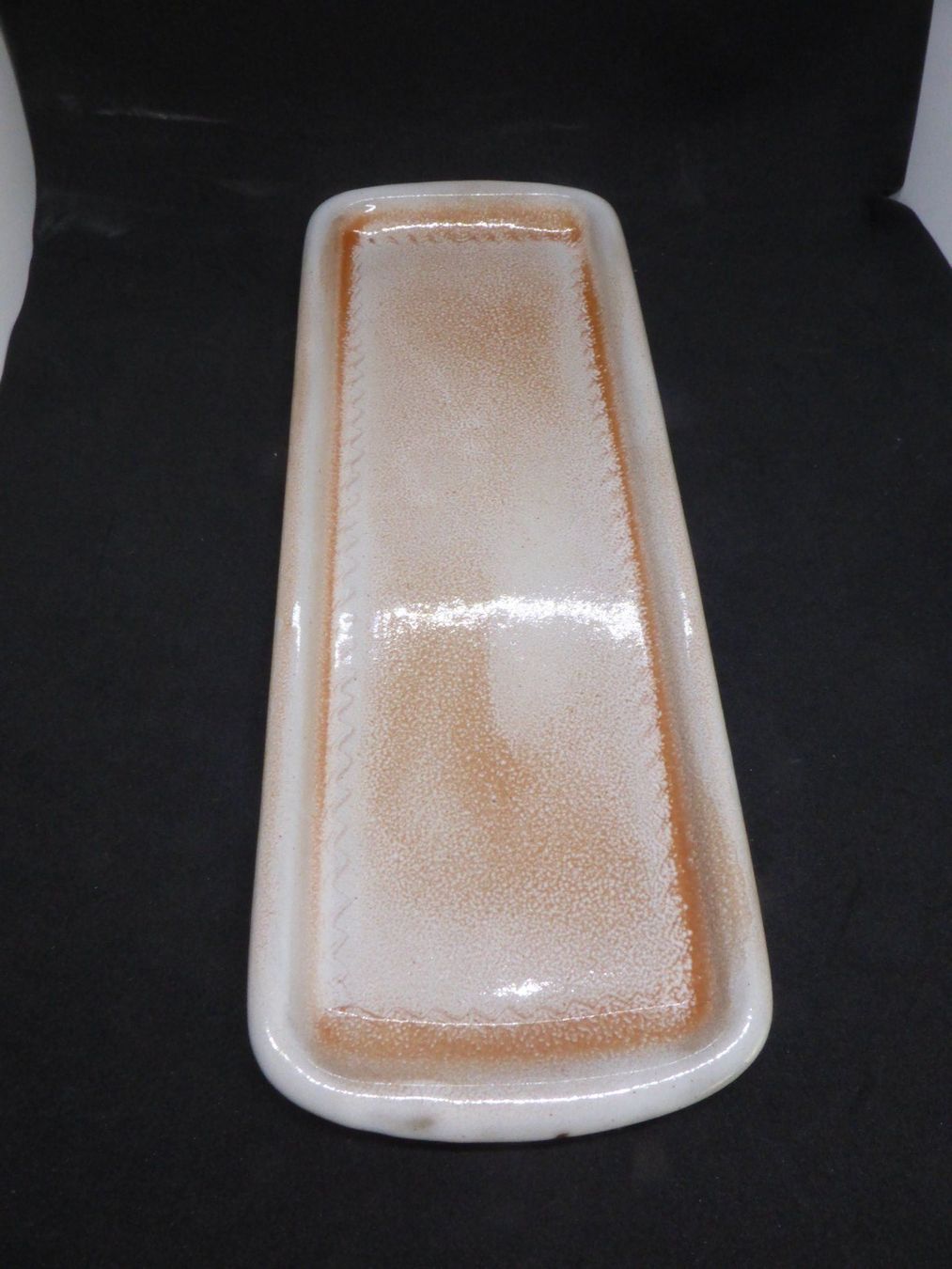 Servierplatten: Plat à cake signé ATCH Thierry et Chantal Robert en grès – Gebraucht aus Porrentruy von Kim017