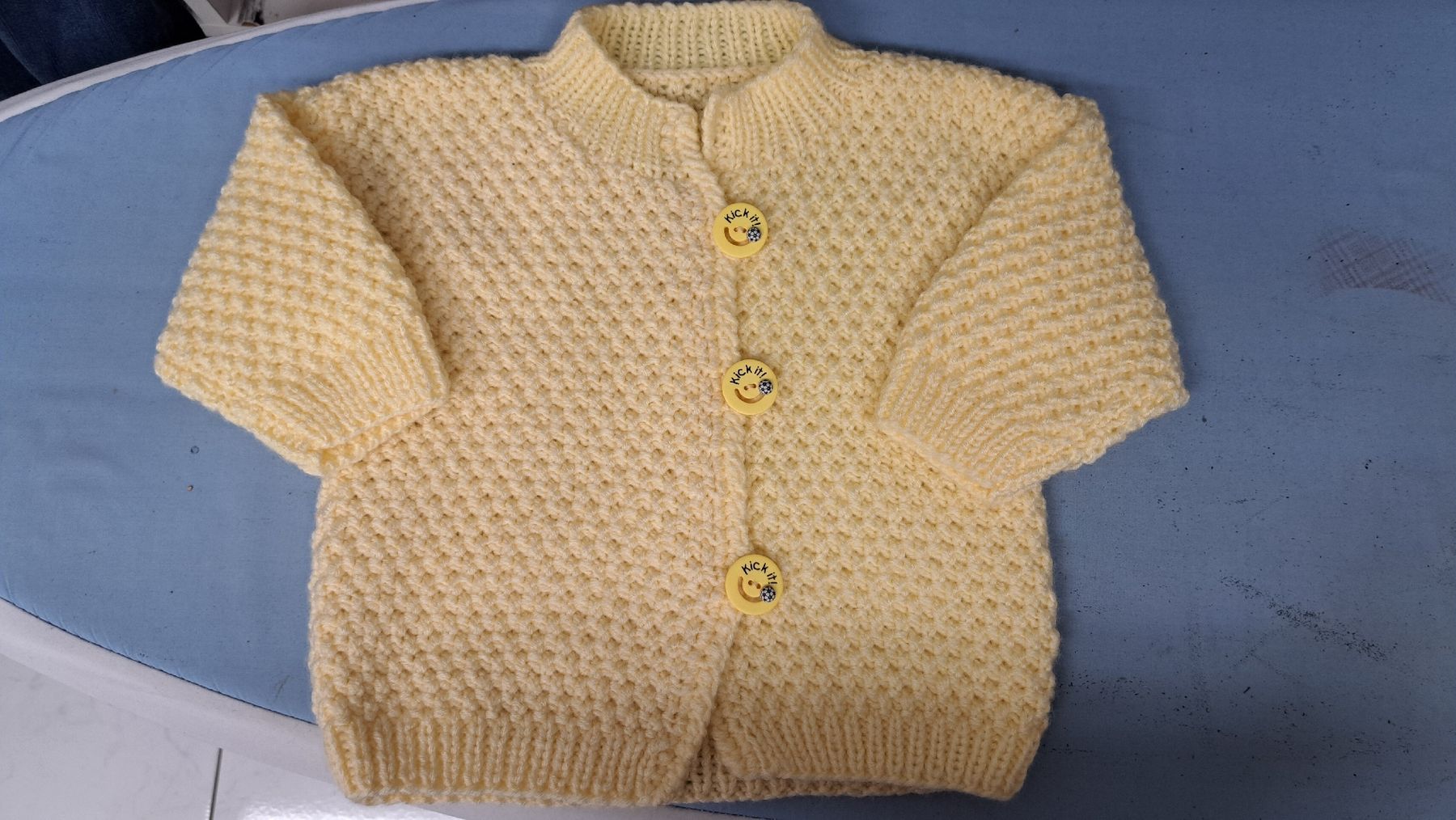 Giacche & Cappotti: Strickjacke gelb Gr 68 – Nuovo (secondo la descrizione) da Zofingen venduto da Gabe0815