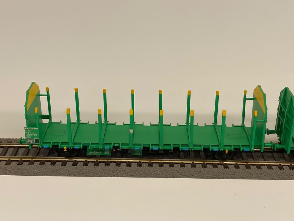 Liliput 201 90 - Wagon porte-containers à ranchers Cast - HO | -Sion