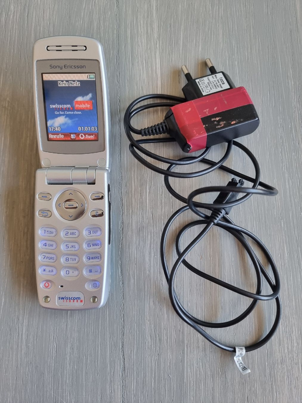 Ericsson Telefoni cellulari / Smartphones: Sony Ericsson Z520i Klapphandy mit Ladekabel – Usato da himmelried venduto da bribuli 9