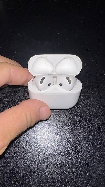 Casques audio: Airpods 4 anc, Weiss – D'occasion à Luterbach par Michel-2002