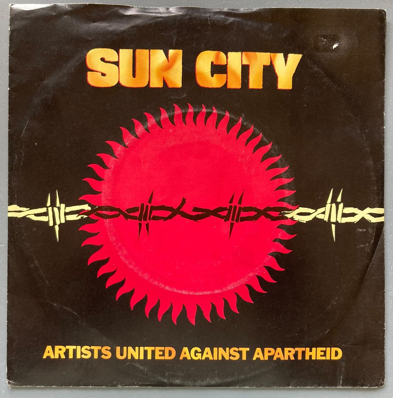 Dischi in vinile: ARTISTS UNITED AGAINST APARTHEID - SUN CITY – Usato da Poliez-Pittet venduto da Newtown-Records
