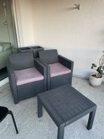Lounge 2 Sitze mit Kissen und Tisch