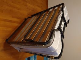 Gästebett klappbar, Metallrahmen mit Lattenrost, Matratze