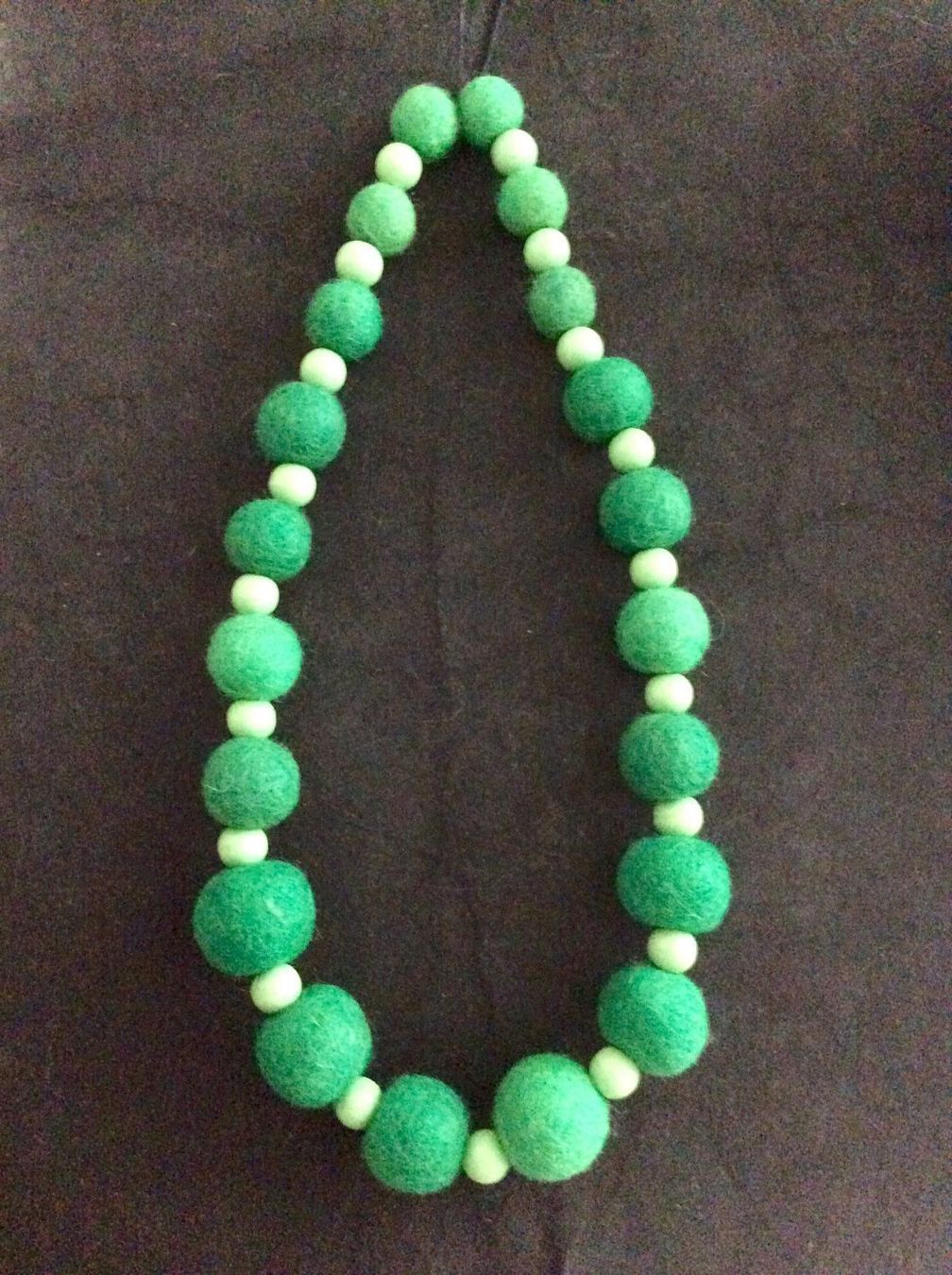 Catenine: Collana in feltro artigianale – Nuovo (secondo la descrizione) da Giornico venduto da gal_mnh9