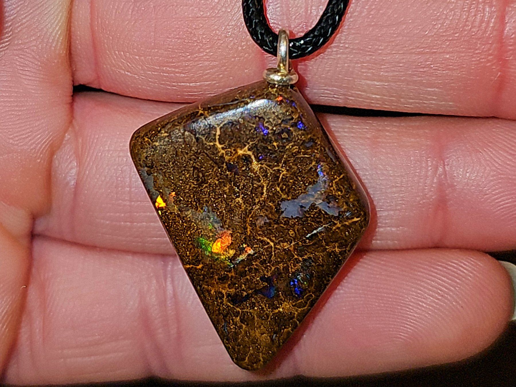 Pietre preziose: Natürlicher australischer Boulder Opal Anhänger – Usato da Uerkheim venduto da Winwinner 1
