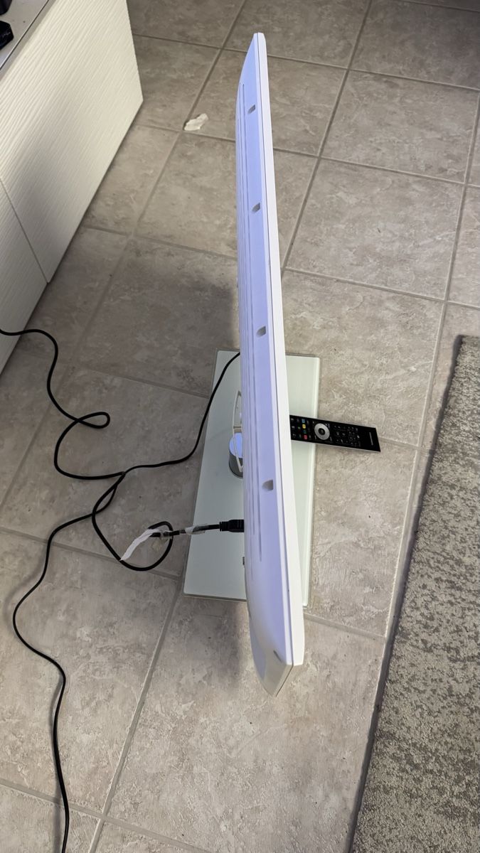 Grundig Fernseher: GRUNDIG 32 VLE 8131 WF LCD-TV – Gebraucht aus St.Gallen von gauwo 2