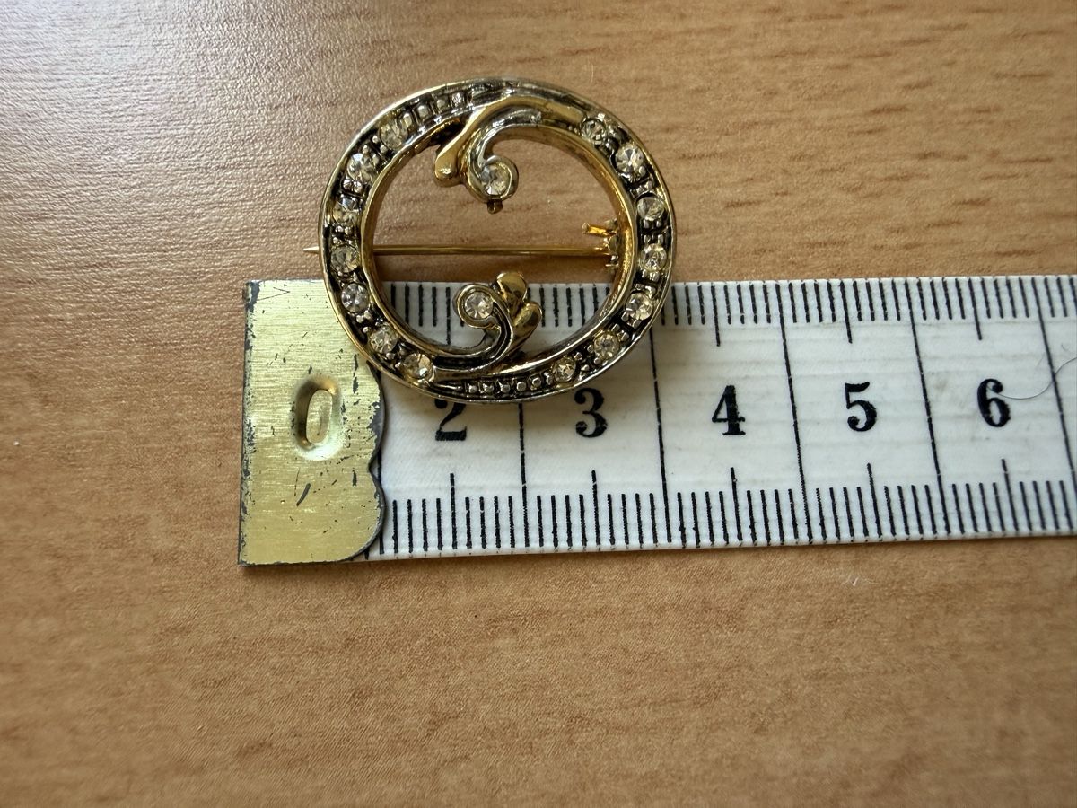 Broches & Aiguilles: Vintage-Brosche mit Initiale O goldfarben mit Strass. – D'occasion à Lamone par LaCantinaMagica 3