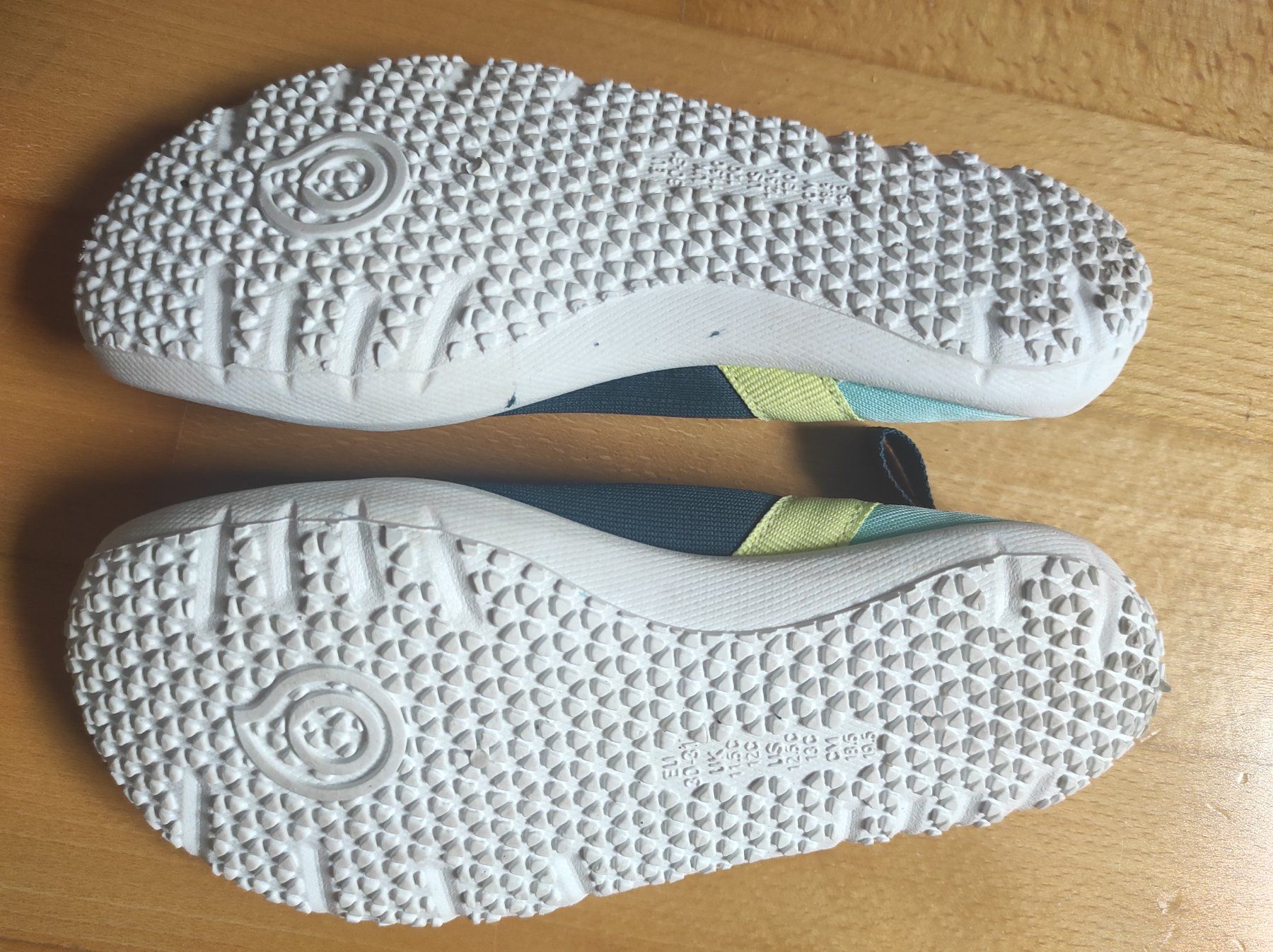 Scarpe per ragazzi: Badeschuhe gr 30-31 – Usato da Effretikon venduto da MarthaK. 2