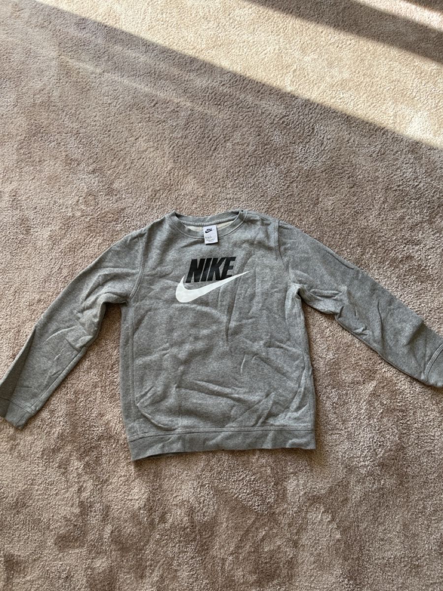 Nike Maglioni & Felpe: Sweat gris Nike enfant 147-158cm – Nuovo (secondo la descrizione) da Lausanne venduto da mae_dj7r