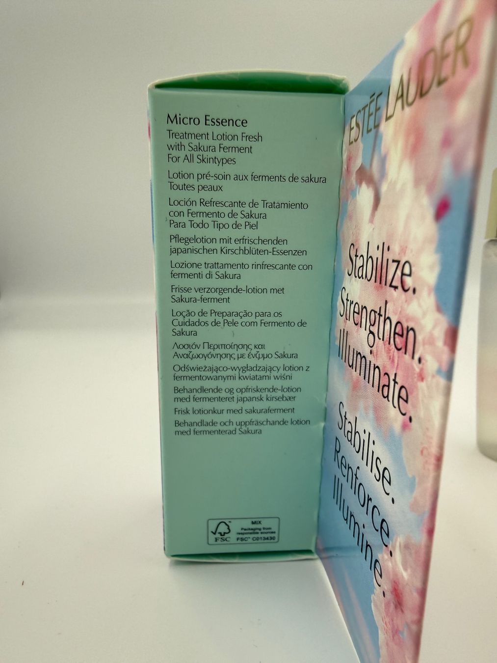 Estée Lauder Cura del viso: Estée Lauder Micro Essence 30ml – Nuovo e nell'imballaggio originale da Wiedlisbach venduto da Sistershop 3