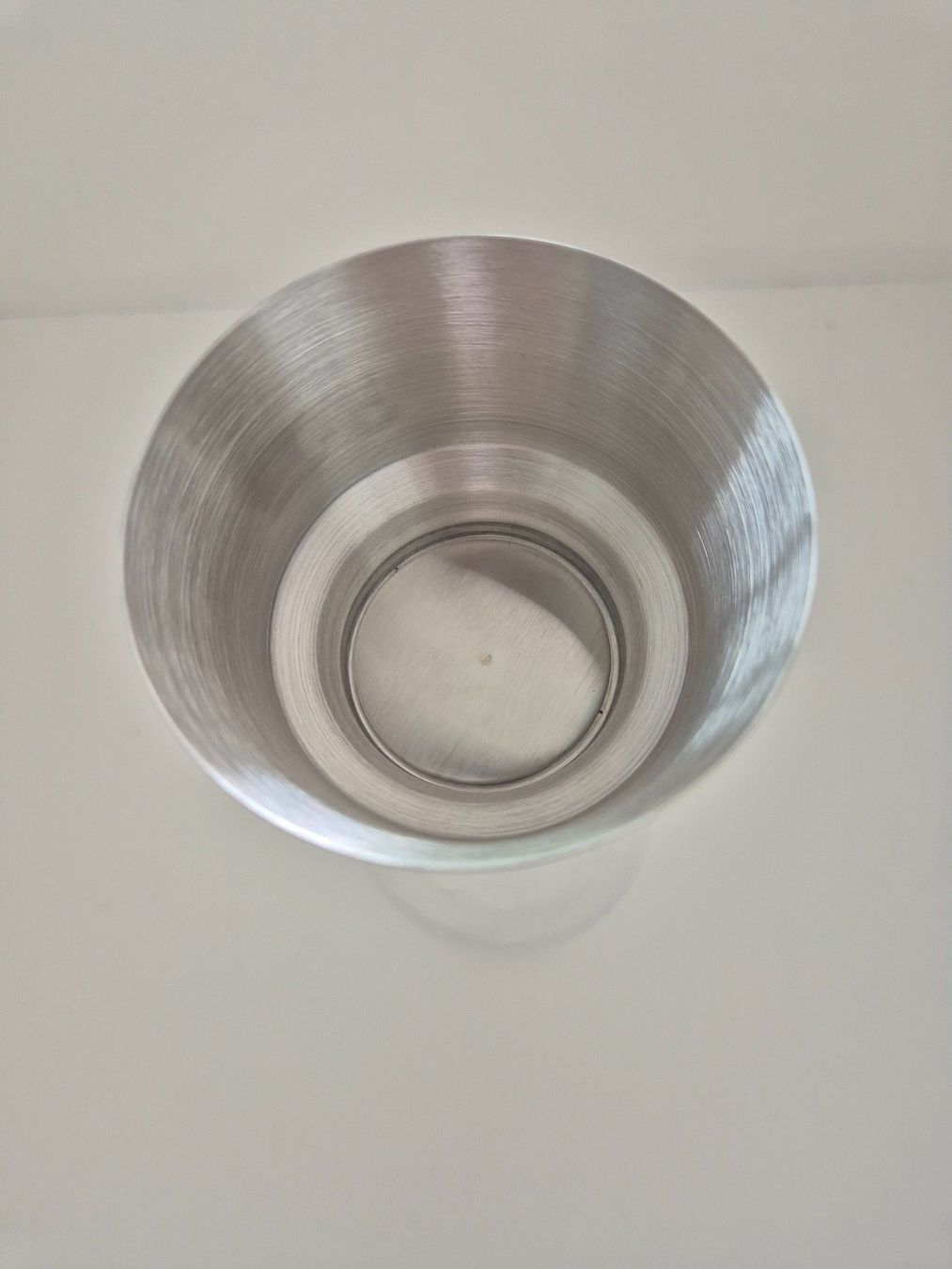 Carafes: Glaskaraffe mit Edelstahlverschluss und Sieb – D'occasion à Eglisau par nicij79 1
