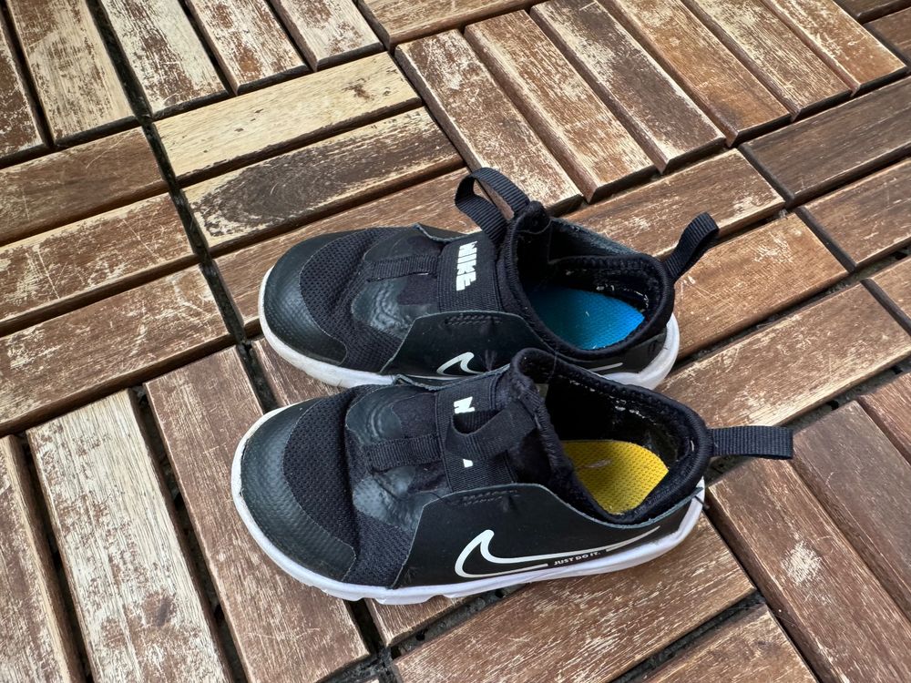 Nike Kinderschuhe Gr. 26 Schwarz Sommer Fruhling Kaufen auf Ricardo