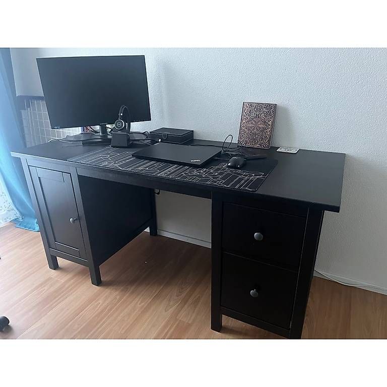 Ikea Scrivanie: Hemnes Schreibtisch dunkelbraun – Usato da Hitzkirch venduto da Janosch021