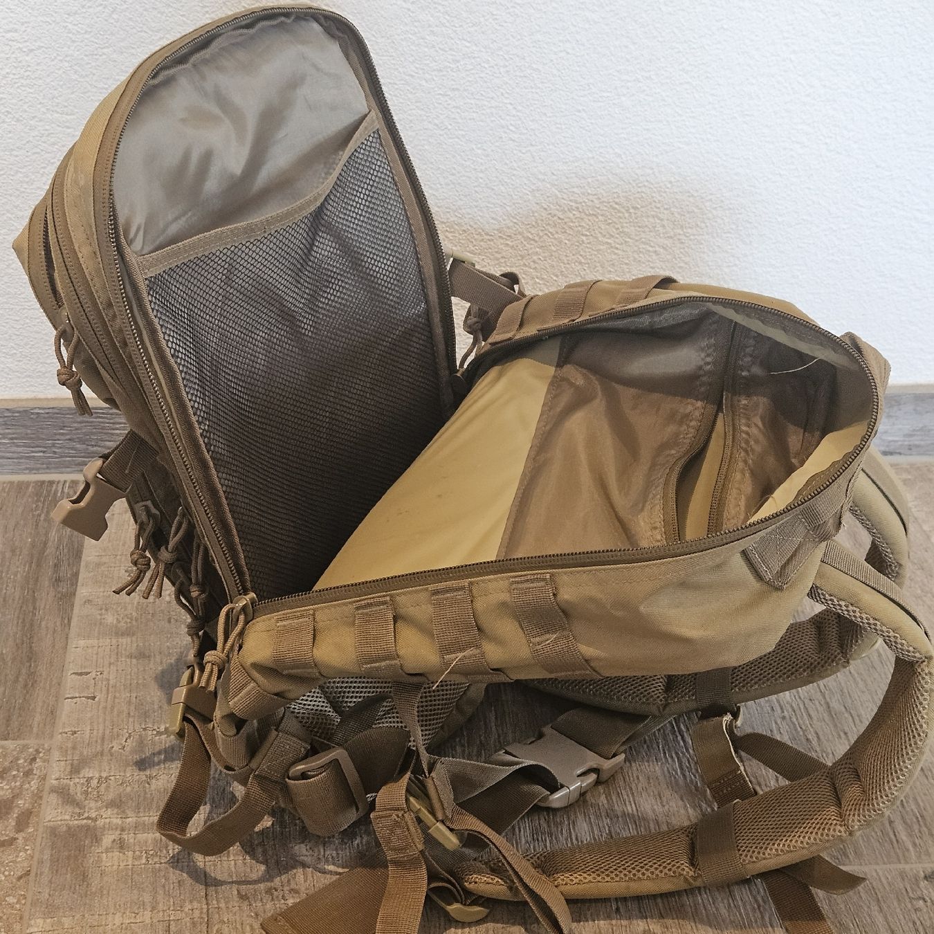 Zaini: Taktischer Rucksack, Farbe beige – Usato da Wettingen venduto da Christianv 8