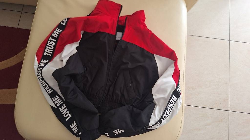 Bershka Jacken: Bershka Kurze Sportjacke – Gebraucht aus Dintikon von lec_89sx 1