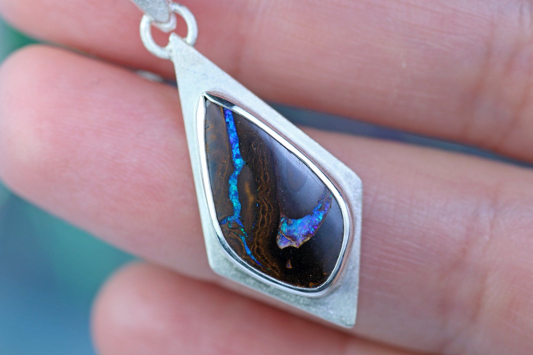 Anhänger: ARCANA LAGUNA Silberanhänger mit australischem Boulder Opal – Neu und originalverpackt aus Bern von OSONO.Design