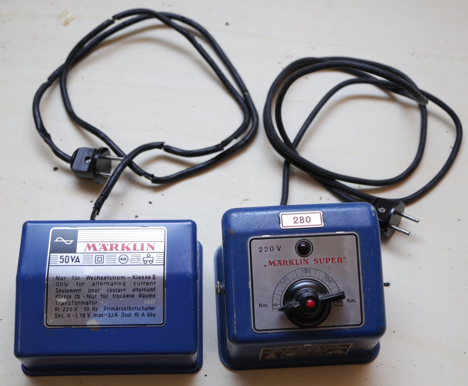 Märklin Batterie, Caricabatterie & Alimentatori: Lot d'anciens transformateurs Märklin 280 A – Usato da Genolier venduto da Sebwirz