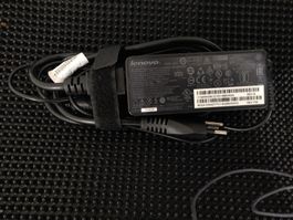 Lenovo Netzteil 65W square tip