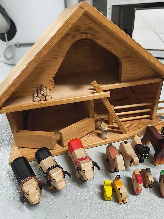Giocattoli: Holzstall Bauerhof mit Tieren – Usato da Gunzwil venduto da Ddanii 2