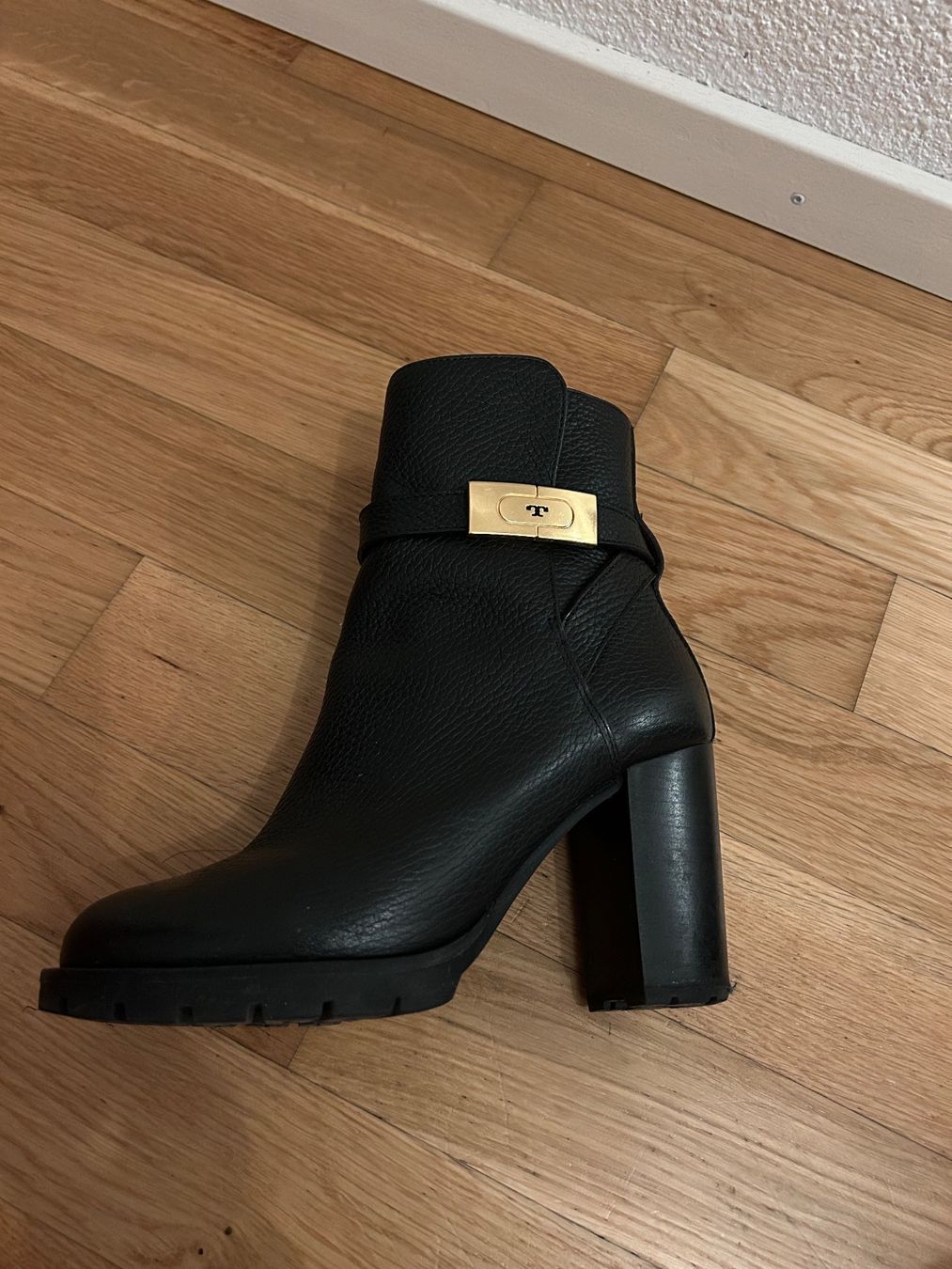 Tory Burch Scarpe da donna: Bottines Tory Burch en cuir - Taille 36 – Usato da Solothurn venduto da MO_C23