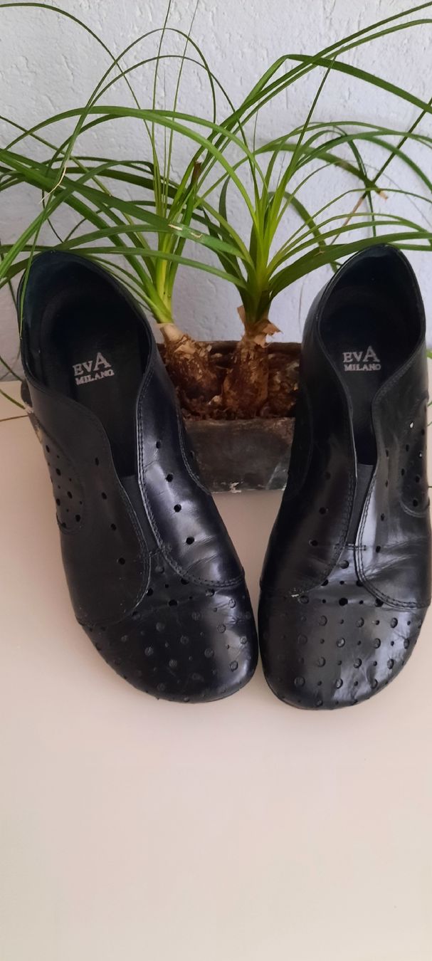 Scarpe da donna: EVA MILANO  Damenschuh Leder Grösse 39 – Usato da Turbenthal venduto da tirare