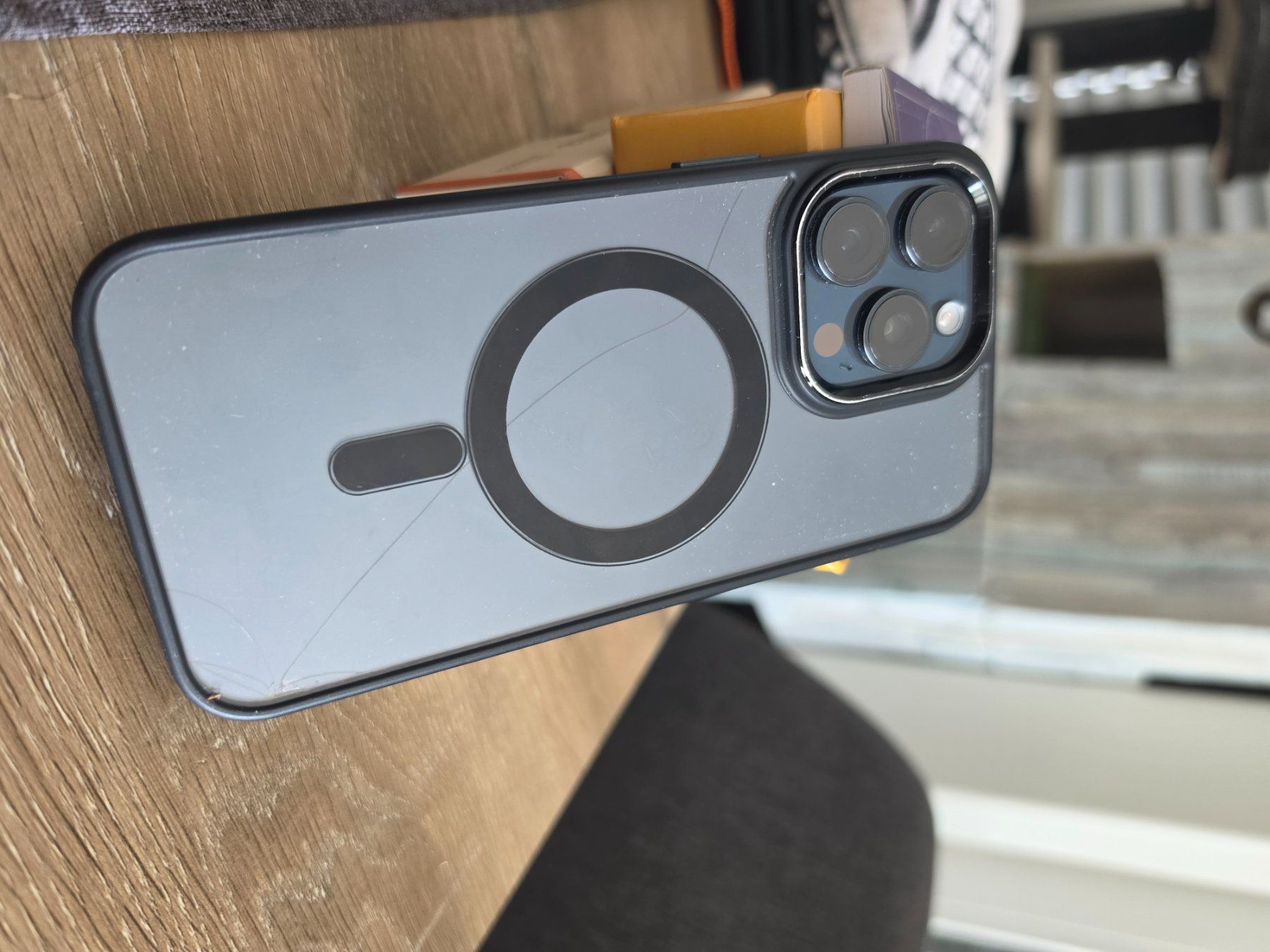 Apple Portables: iPhone 15 Pro Max 256 Go graphite avec écouteur et coque. – D'occasion à Le Landeron par ANDREAA02 2