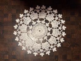 Gehäkelte Tischdecke weiss Handarbeit neu