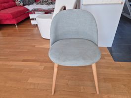 2 Esszimmer Stühle Stoff und Holzbeine