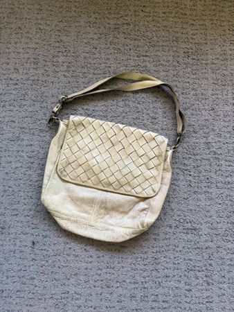 Sac bandoulière cuir beige tressé L 34cm H 26cm