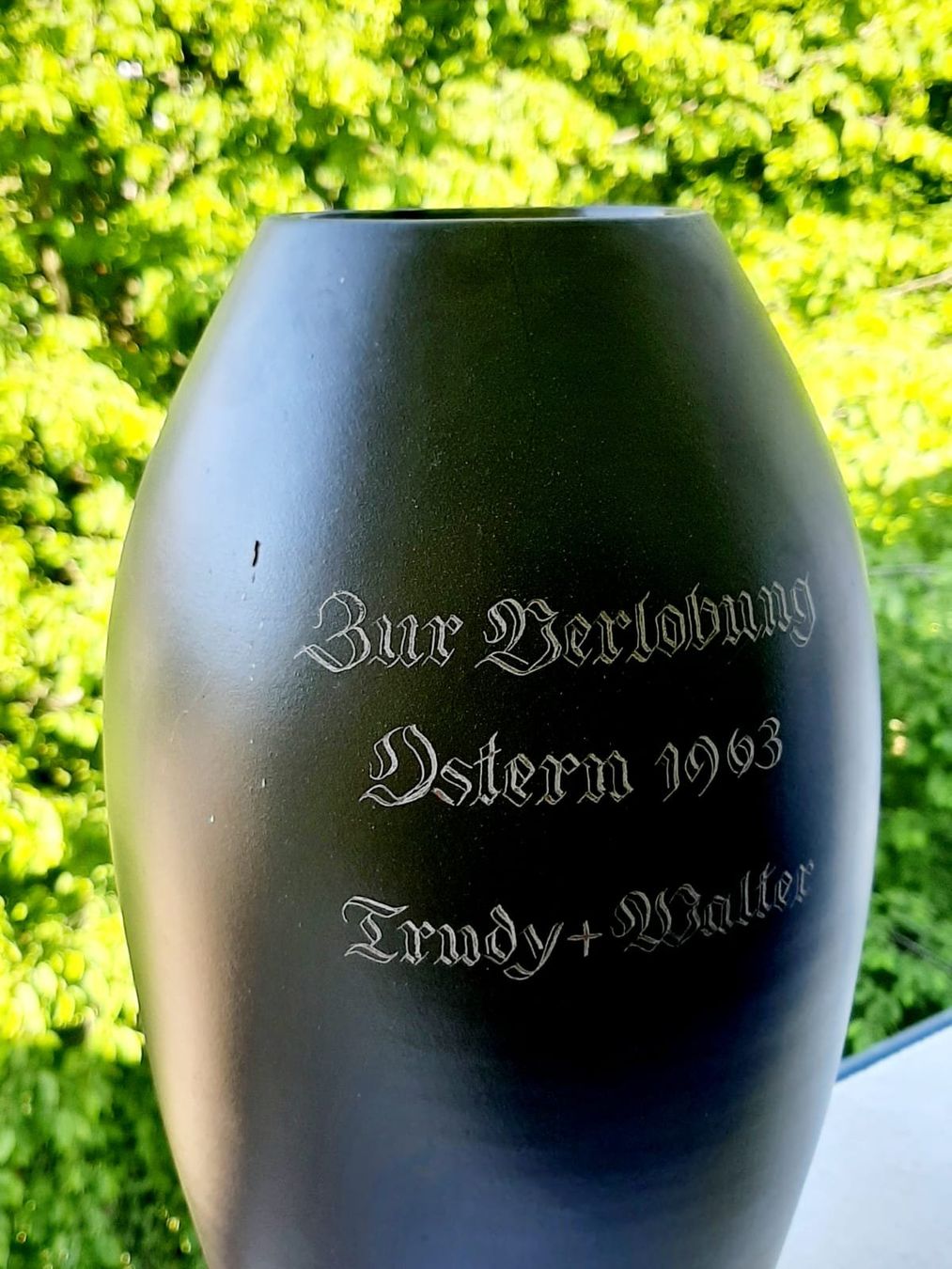 Vasi & Recipienti: Grosse Vase mit eingraviertem Reiher – Difettoso da Sissach venduto da ruminative 1