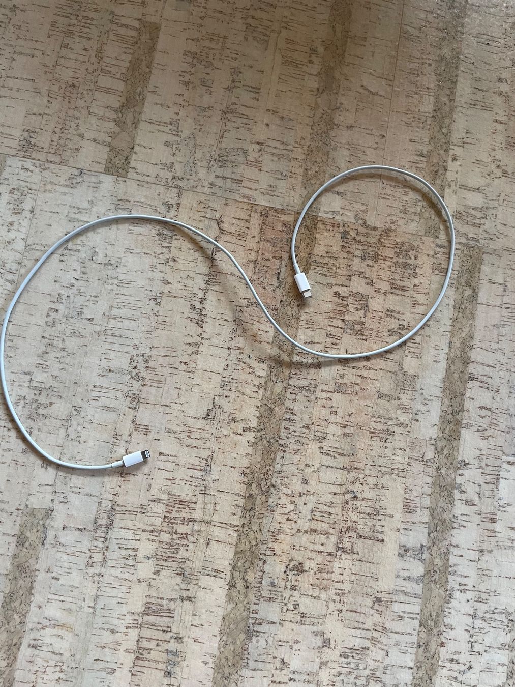 Apple Cavi: Apple - Ladekabel - Lightning Anschluss – Usato da Walenstadt venduto da ste_mp6f